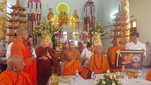 Đức Tăng thống và phái đoàn Phật giáo Sri Lanka thăm chùa Đức Hòa