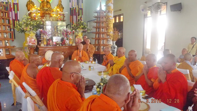 Đức Tăng thống và phái đoàn Phật giáo Sri Lanka thăm chùa Đức Hòa