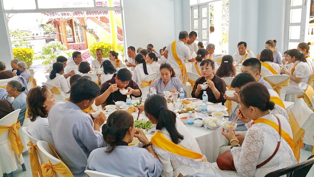 Đức Tăng thống và phái đoàn Phật giáo Sri Lanka thăm chùa Đức Hòa