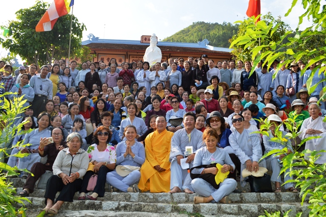 Trên 550 Phật tử Tổ đinh Nghĩa Phương hành hương thập tự đầu Xuân Mậu Tuất