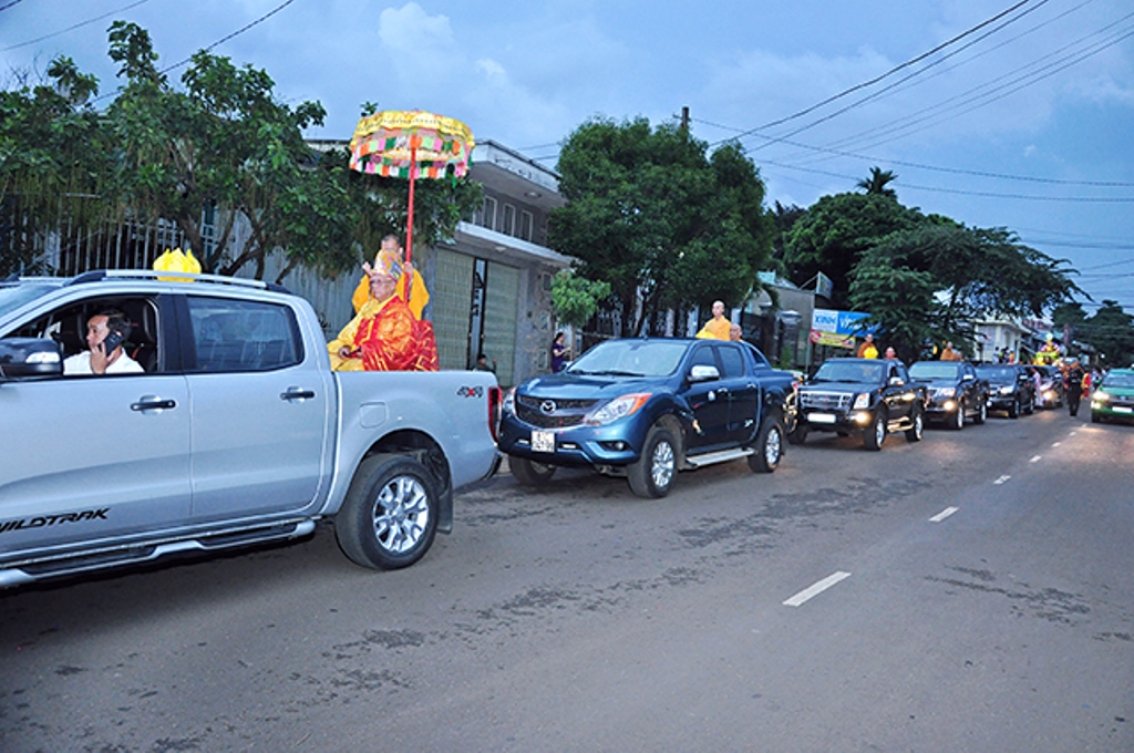 Gia Lai:Thiêng Liêng Lễ Rước Kiệu Phật