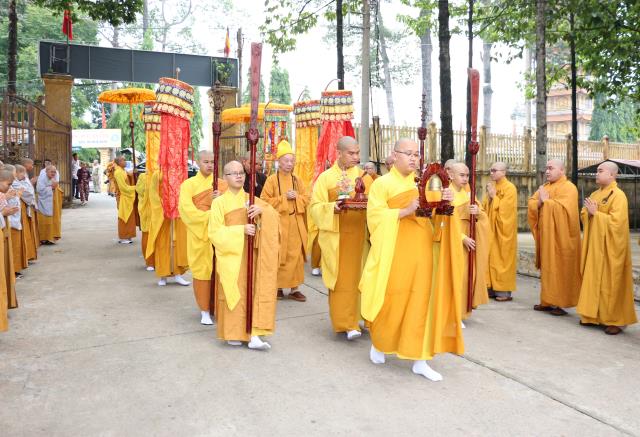 Bình Dương: Buổi thuyết giảng đầu tiên tại đạo tràng an cư kiết hạ.