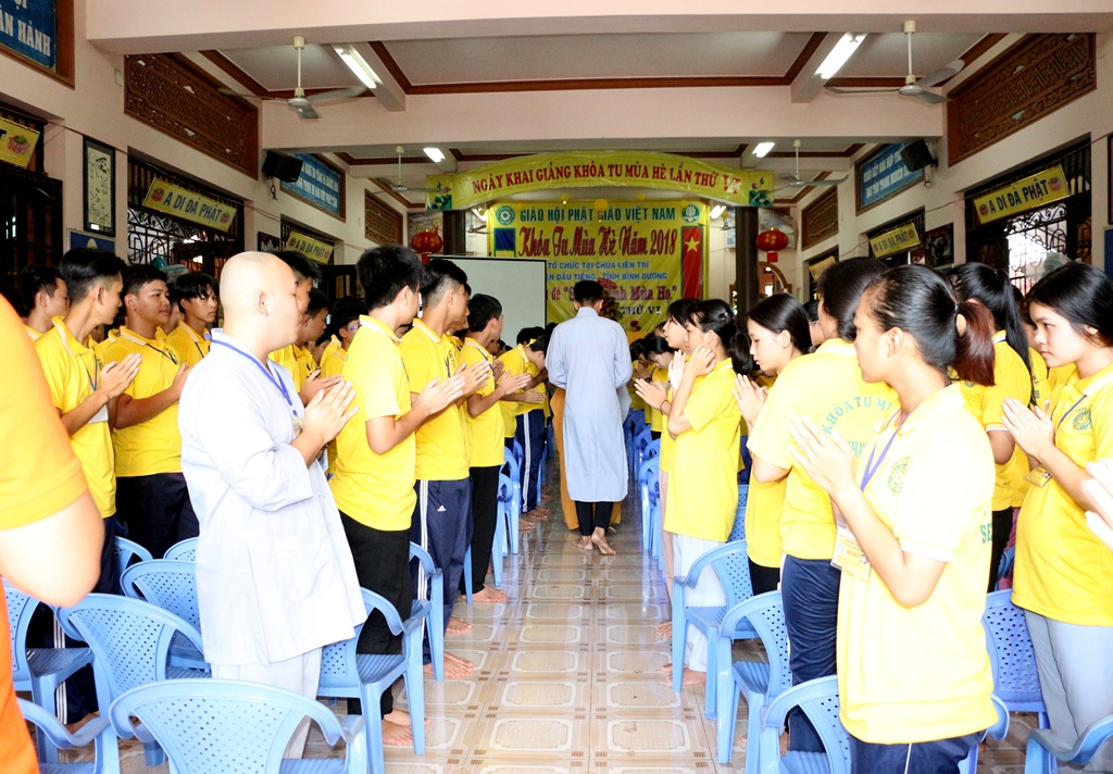 Chùm ảnh: Thời pháp thoại khóa tu “Sen Thanh Mùa Hạ”.