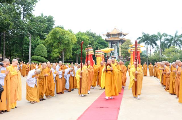 Bình Dương: Buổi thuyết giảng đầu tiên tại đạo tràng an cư kiết hạ.