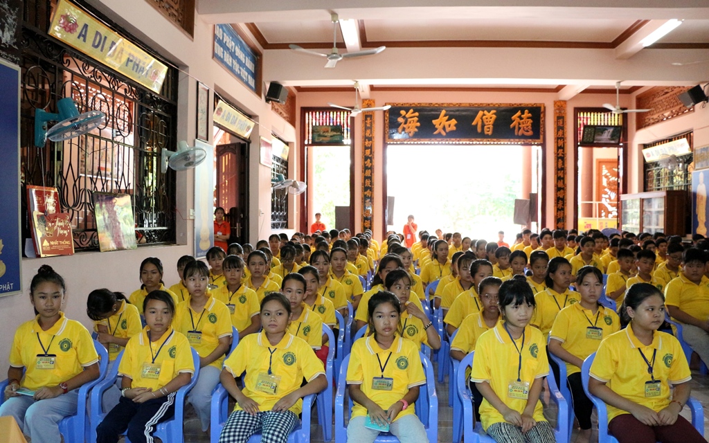 Chùm ảnh: Thời pháp thoại khóa tu “Sen Thanh Mùa Hạ”.