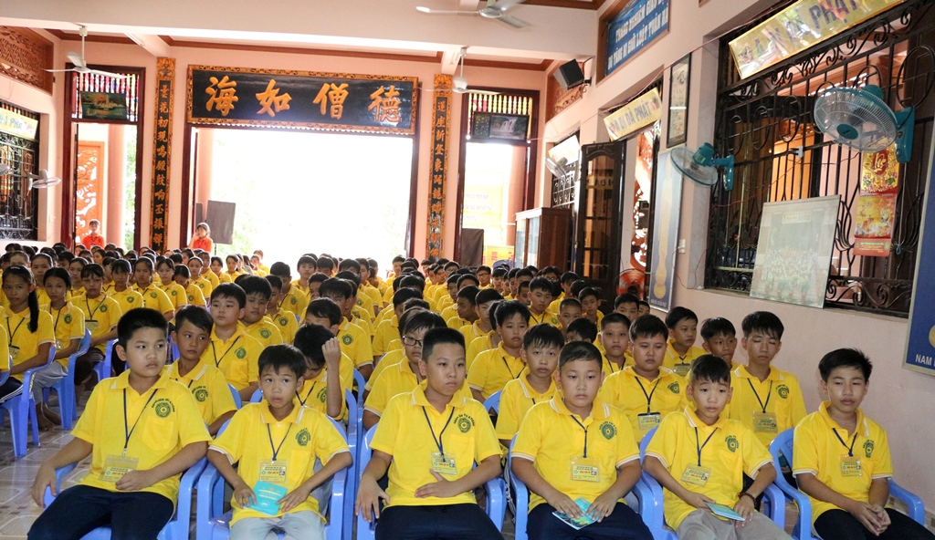 Chùm ảnh: Thời pháp thoại khóa tu “Sen Thanh Mùa Hạ”.