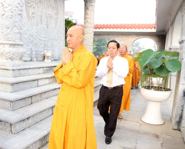 Viếng Nghĩa trang Liệt sĩ tỉnh Bình Dương