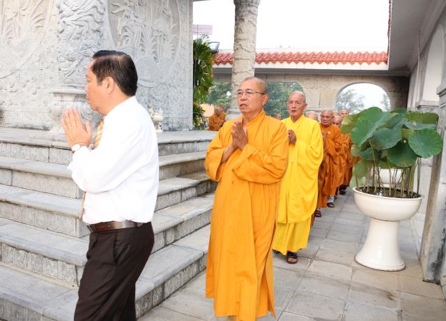 Viếng Nghĩa trang Liệt sĩ tỉnh Bình Dương