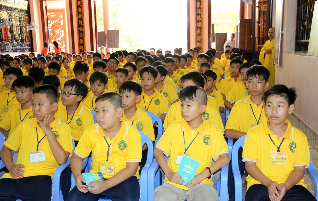 Chùm ảnh: Thời pháp thoại khóa tu “Sen Thanh Mùa Hạ”.
