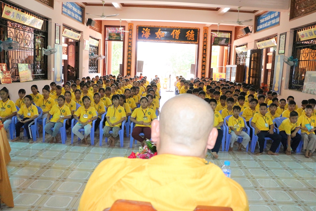 Chùm ảnh: Thời pháp thoại khóa tu “Sen Thanh Mùa Hạ”.