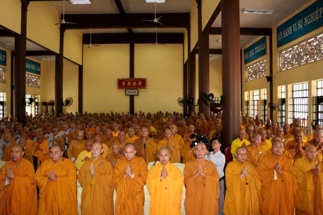 Bình Dương: Buổi thuyết giảng đầu tiên tại đạo tràng an cư kiết hạ.
