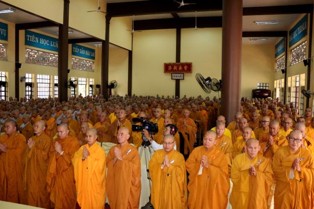 Bình Dương: Buổi thuyết giảng đầu tiên tại đạo tràng an cư kiết hạ.