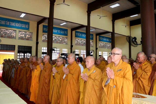 Bình Dương: Buổi thuyết giảng đầu tiên tại đạo tràng an cư kiết hạ.