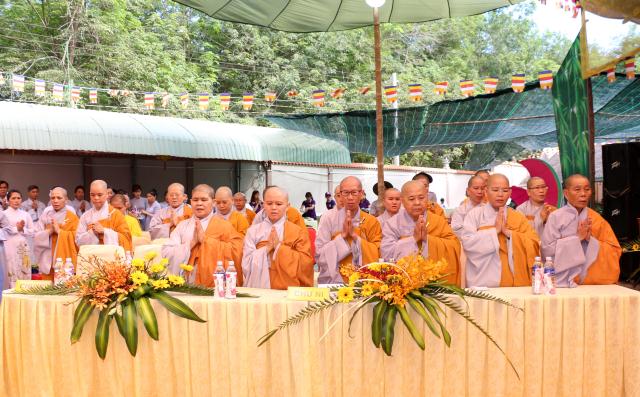 Bình Dương: Đặt đá xây dựng và bổ nhiệm Viện Chủ, Trụ trì chùa Phổ Hiền.