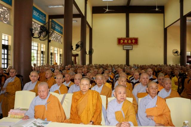 Bình Dương: Buổi thuyết giảng đầu tiên tại đạo tràng an cư kiết hạ.