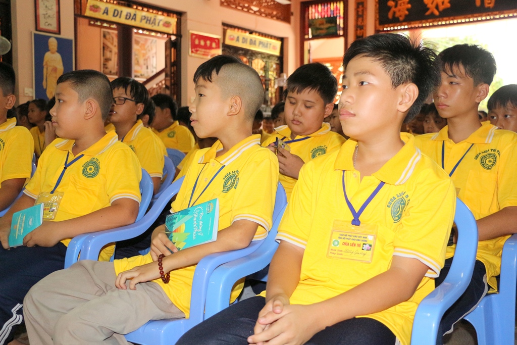 Chùm ảnh: Thời pháp thoại khóa tu “Sen Thanh Mùa Hạ”.