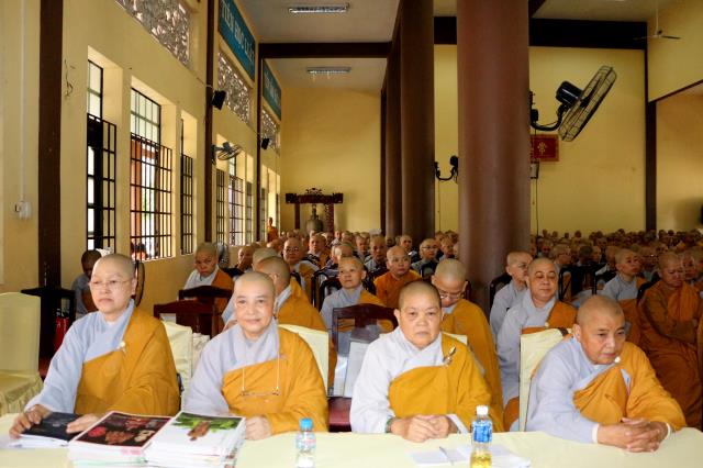 Bình Dương: Buổi thuyết giảng đầu tiên tại đạo tràng an cư kiết hạ.