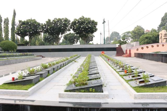 Viếng Nghĩa trang Liệt sĩ tỉnh Bình Dương