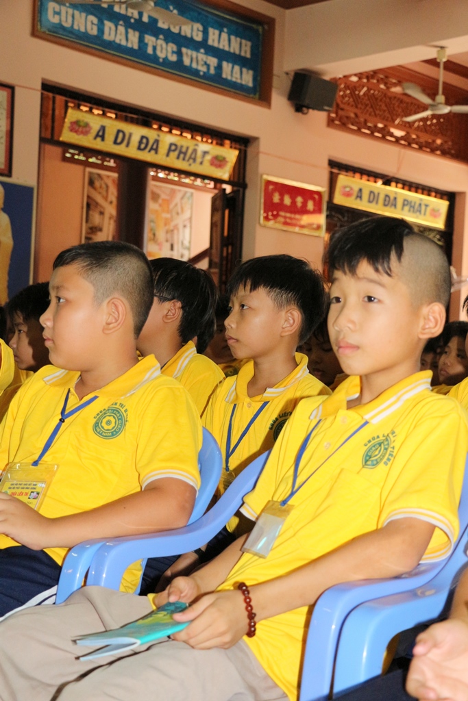 Chùm ảnh: Thời pháp thoại khóa tu “Sen Thanh Mùa Hạ”.