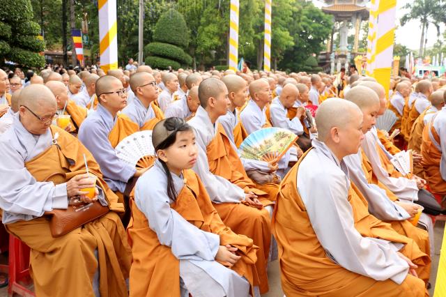 PG Bình Dương: Chào mừng Đại lễ Phật đản PL.2562 – DL.2018