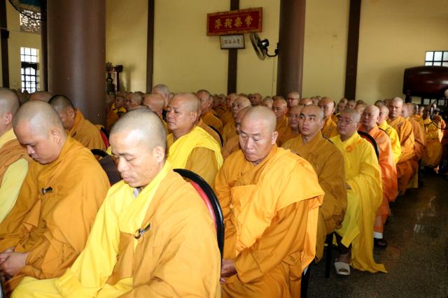 Bình Dương: Buổi thuyết giảng đầu tiên tại đạo tràng an cư kiết hạ.