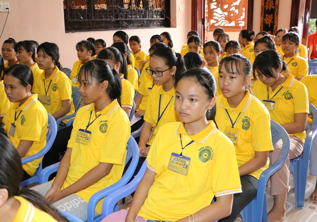 Chùm ảnh: Thời pháp thoại khóa tu “Sen Thanh Mùa Hạ”.