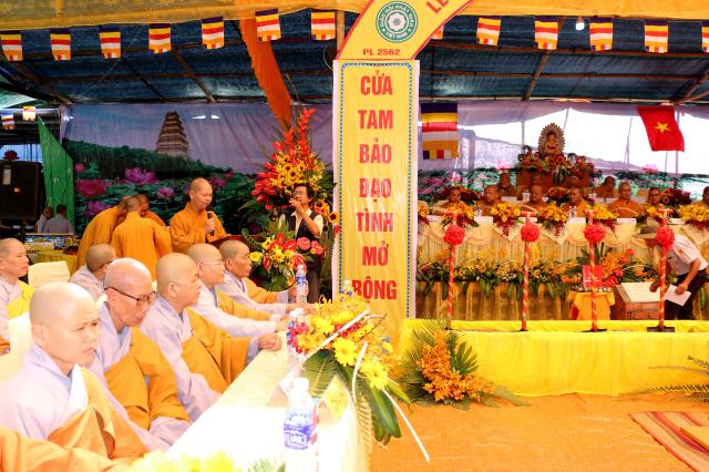 Bình Dương: Đặt đá xây dựng và bổ nhiệm Viện Chủ, Trụ trì chùa Phổ Hiền.