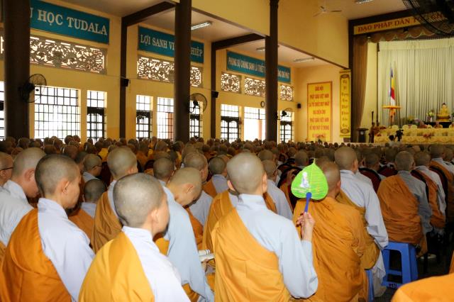 Bình Dương: Buổi thuyết giảng đầu tiên tại đạo tràng an cư kiết hạ.
