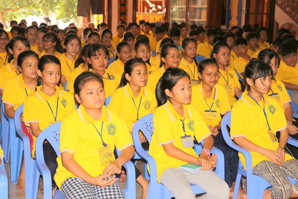 Chùm ảnh: Thời pháp thoại khóa tu “Sen Thanh Mùa Hạ”.