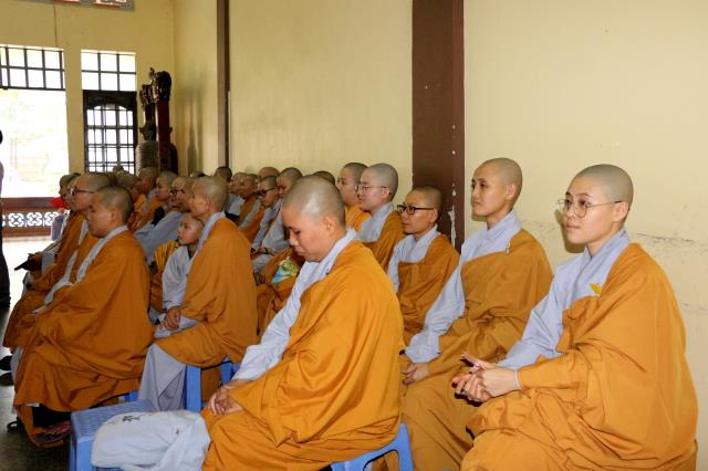 Bình Dương: Buổi thuyết giảng đầu tiên tại đạo tràng an cư kiết hạ.