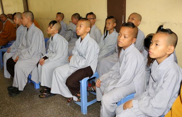 Bình Dương: Buổi thuyết giảng đầu tiên tại đạo tràng an cư kiết hạ.
