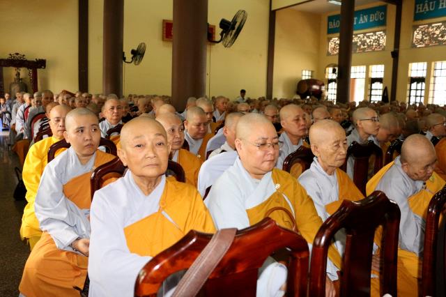 Bình Dương: Buổi thuyết giảng đầu tiên tại đạo tràng an cư kiết hạ.