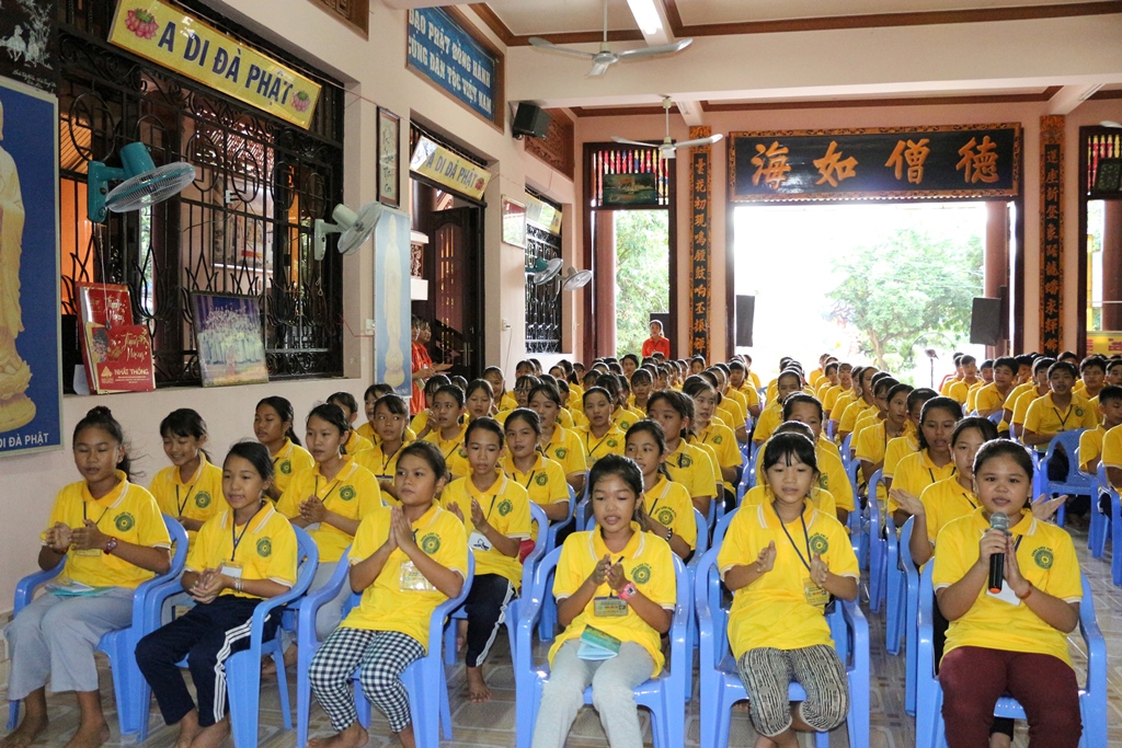 Chùm ảnh: Thời pháp thoại khóa tu “Sen Thanh Mùa Hạ”.