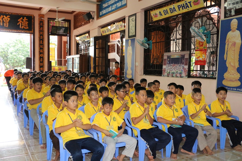 Chùm ảnh: Thời pháp thoại khóa tu “Sen Thanh Mùa Hạ”.