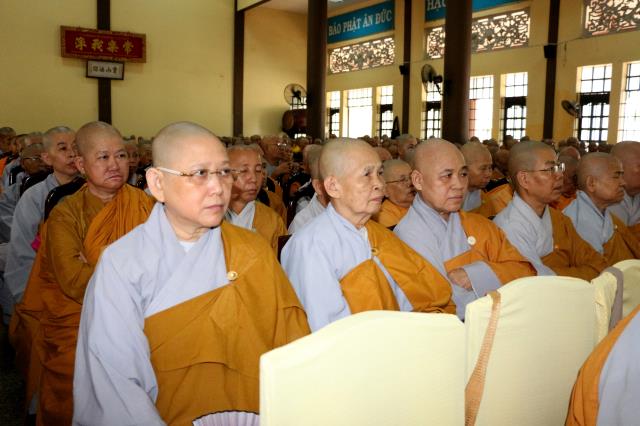 Bình Dương: Buổi thuyết giảng đầu tiên tại đạo tràng an cư kiết hạ.