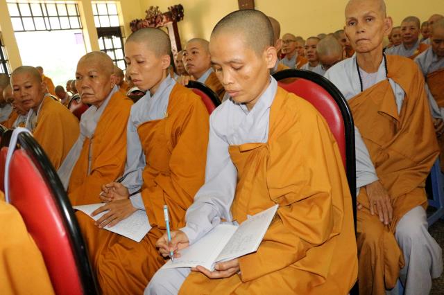 Bình Dương: Buổi thuyết giảng đầu tiên tại đạo tràng an cư kiết hạ.
