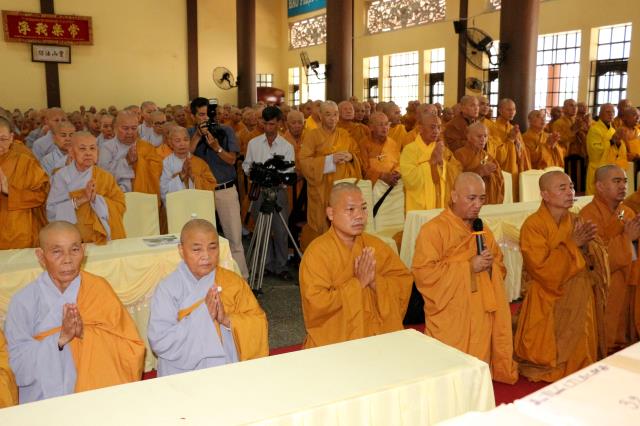 Bình Dương: Buổi thuyết giảng đầu tiên tại đạo tràng an cư kiết hạ.