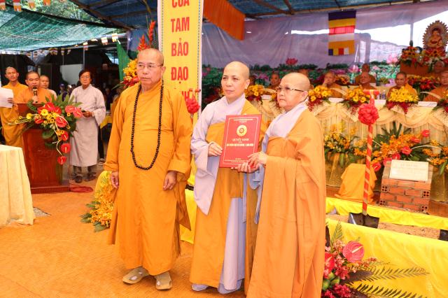 Bình Dương: Đặt đá xây dựng và bổ nhiệm Viện Chủ, Trụ trì chùa Phổ Hiền.