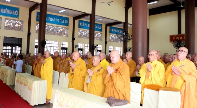 Bình Dương: Buổi thuyết giảng đầu tiên tại đạo tràng an cư kiết hạ.
