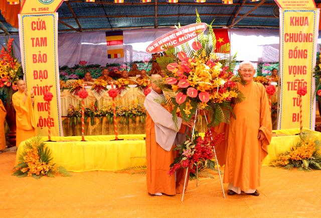 Bình Dương: Đặt đá xây dựng và bổ nhiệm Viện Chủ, Trụ trì chùa Phổ Hiền.