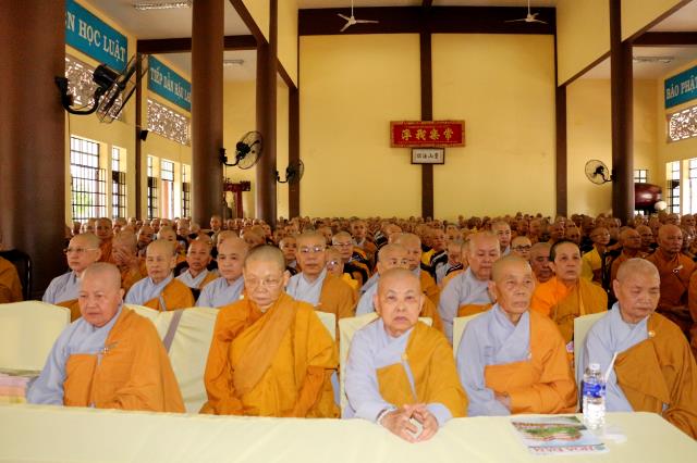 Bình Dương: Buổi thuyết giảng đầu tiên tại đạo tràng an cư kiết hạ.