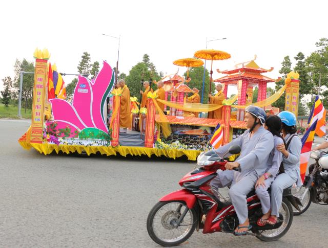 Bình Dương: Tưng bừng chào mừng Đại lễ Phật Đản