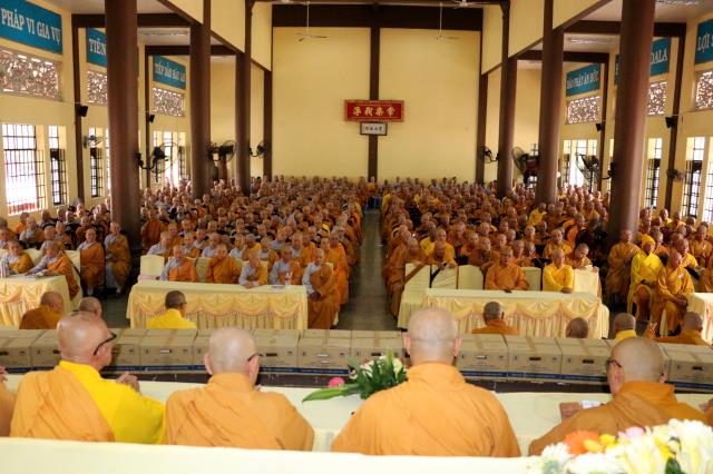 Bình Dương: Buổi thuyết giảng đầu tiên tại đạo tràng an cư kiết hạ.