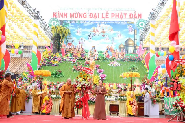 PG Bình Dương: Chào mừng Đại lễ Phật đản PL.2562 – DL.2018