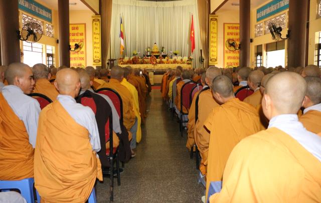 Bình Dương: Buổi thuyết giảng đầu tiên tại đạo tràng an cư kiết hạ.