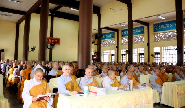 Bình Dương: Buổi thuyết giảng đầu tiên tại đạo tràng an cư kiết hạ.