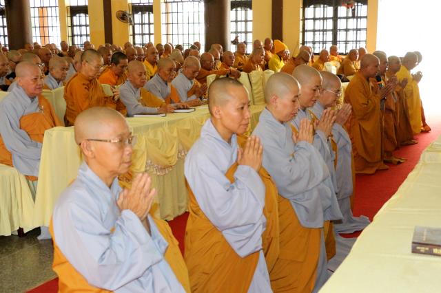 Bình Dương: Buổi thuyết giảng đầu tiên tại đạo tràng an cư kiết hạ.