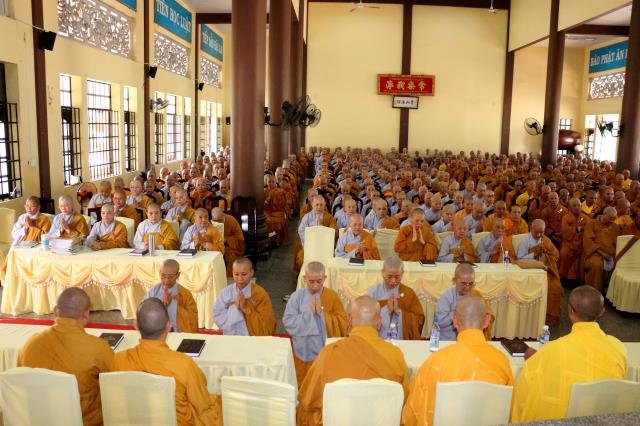 Bình Dương: Buổi thuyết giảng đầu tiên tại đạo tràng an cư kiết hạ.