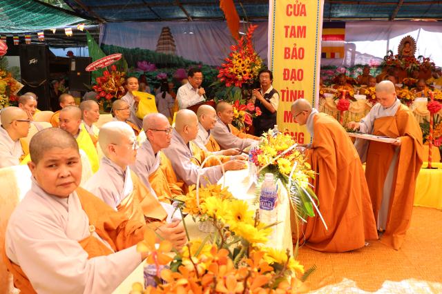 Bình Dương: Đặt đá xây dựng và bổ nhiệm Viện Chủ, Trụ trì chùa Phổ Hiền.