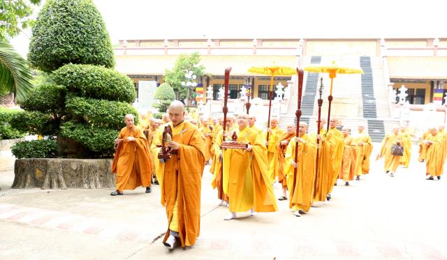 Bình Dương: Buổi thuyết giảng đầu tiên tại đạo tràng an cư kiết hạ.
